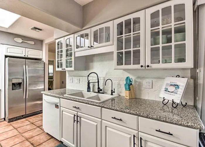Delightful Family Getaway W/ Covered Patio! Holiday home Tucson