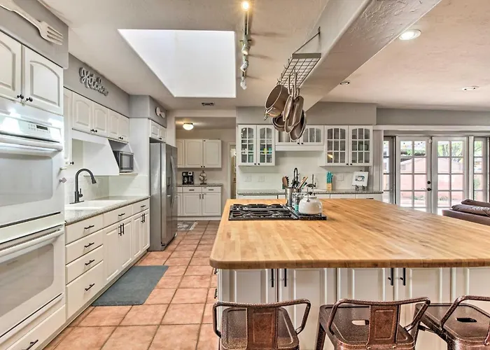 Delightful Family Getaway W/ Covered Patio! Holiday home